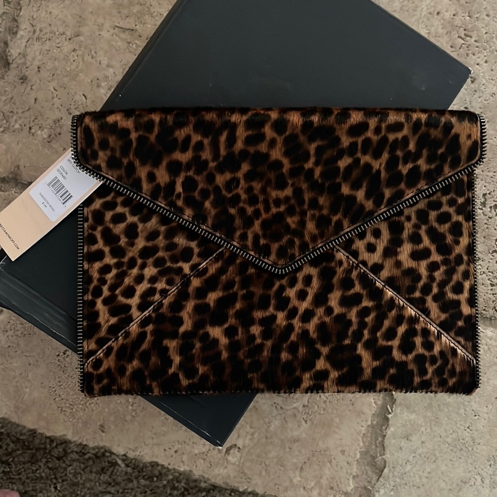 Leopard clutch